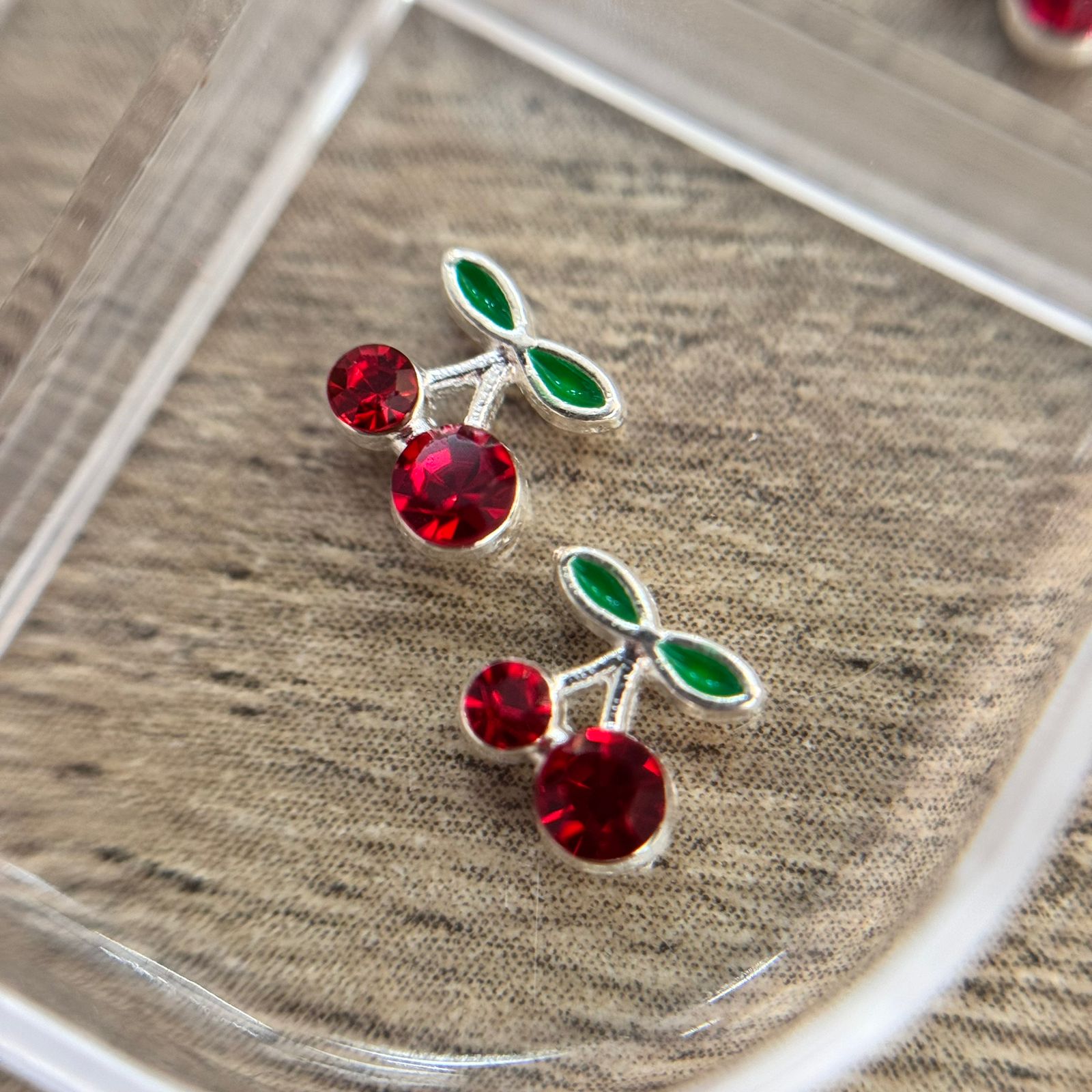 edfddb1b-2955-4f22-a40e-4a032322ce1b Decoración de uñas dijes cerezas x 24 unidades - Imagen 3