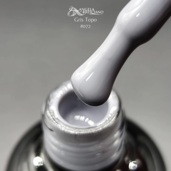 Esmalte semipermanente 072 - Gris topo - Angela Bresciano