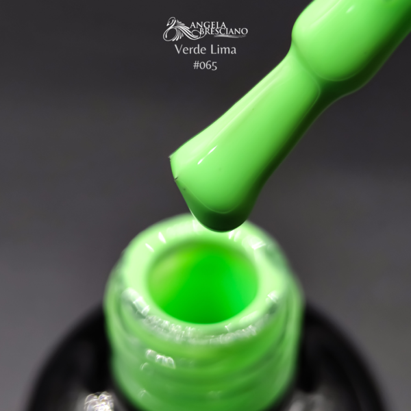 Esmalte semipermanente 065 Verde Lima - Angela Bresciano