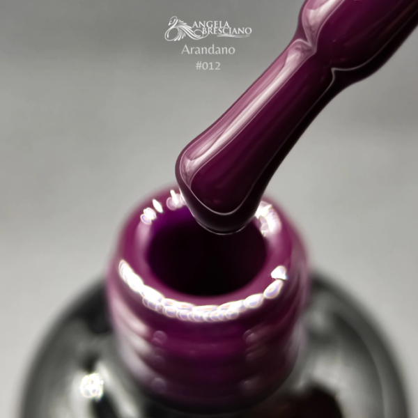 Esmalte semipermanente 012 Arándano - Angela Bresciano